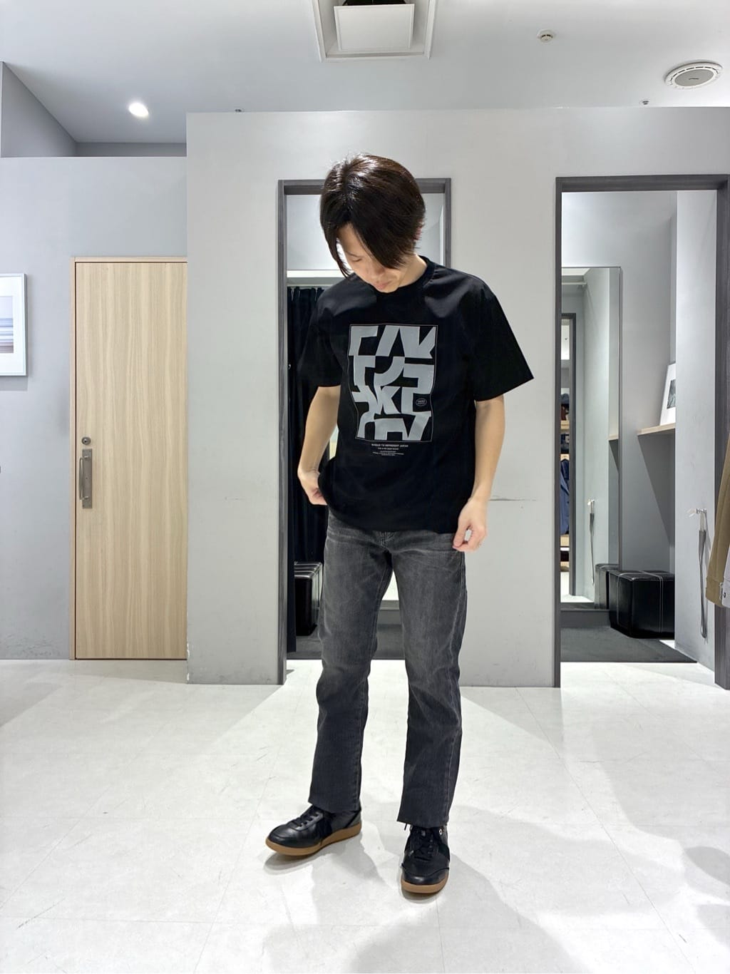 わいずみさんの「TAKEO KIKUCHI｜【モンスターストレッチ】日本製 ウォッシュド デニムパンツ」を使ったコーディネート