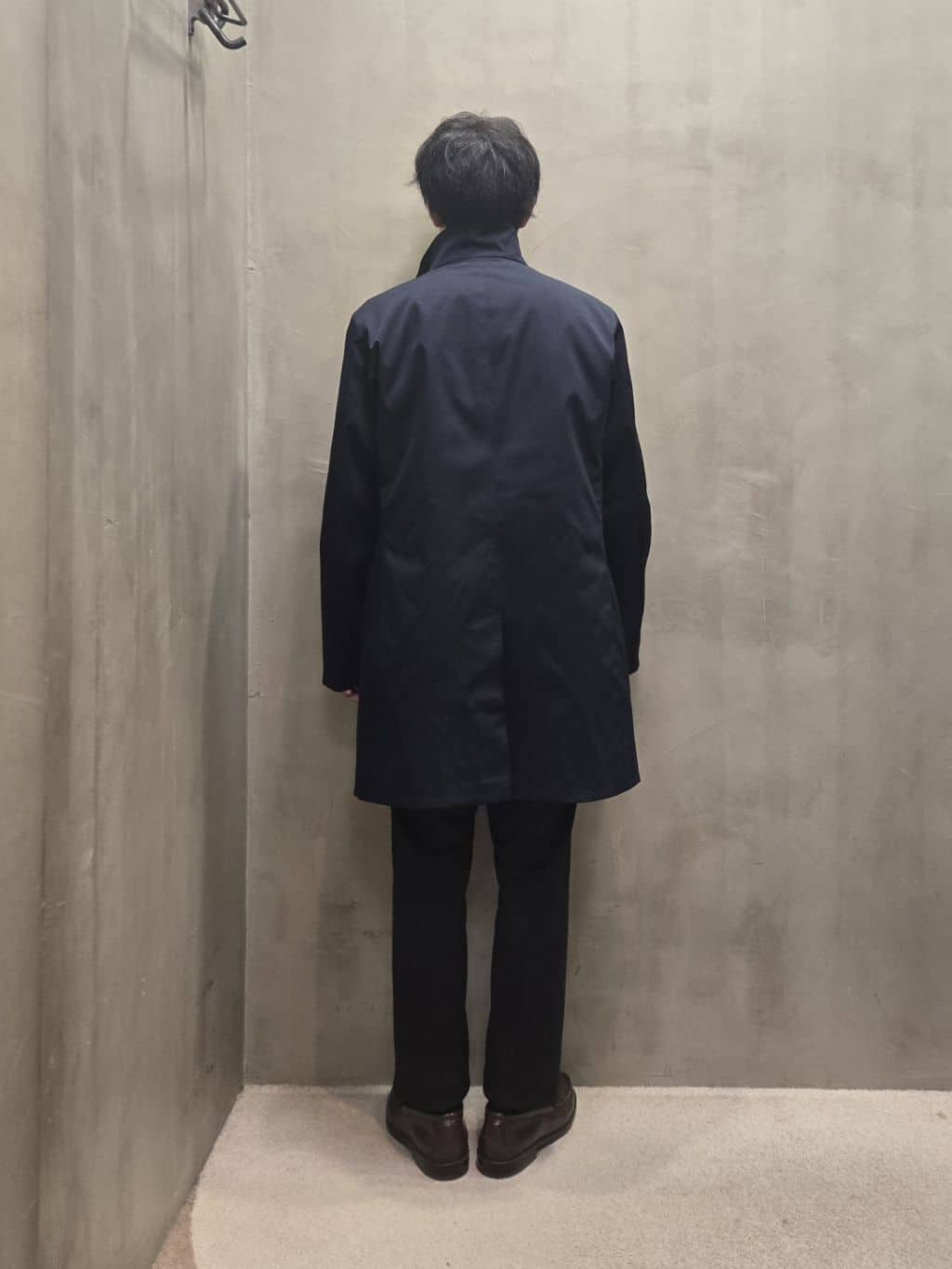 白木駆さんの「TAKEO KIKUCHI｜【ONOFF対応】TRダブルニット ストレッチパンツ」を使ったコーディネート
