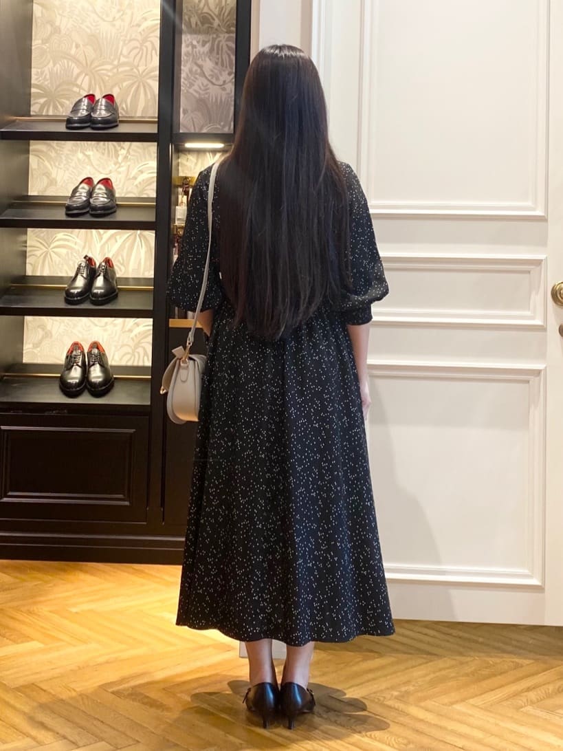 c.wさんの「DRESSTERIOR｜◆【洗える/ウエストゴム】ウエストシャーリングドットワンピース」を使ったコーディネート