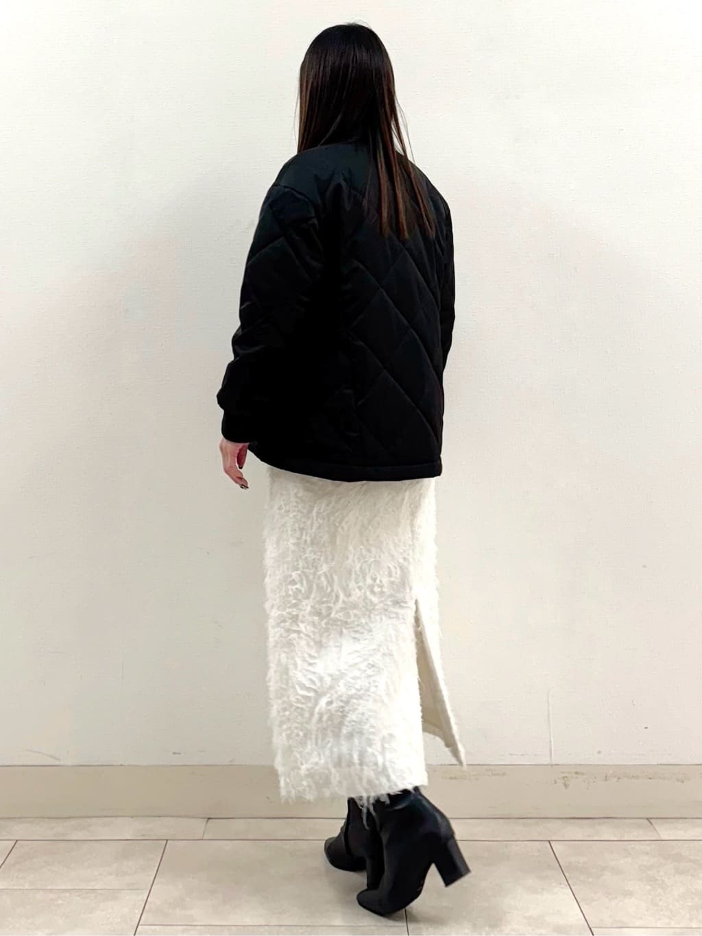 Wakaさんの「INDIVI｜◆【スタイルUP】フリンジ調ジャカード ストレートラインスカート」を使ったコーディネート