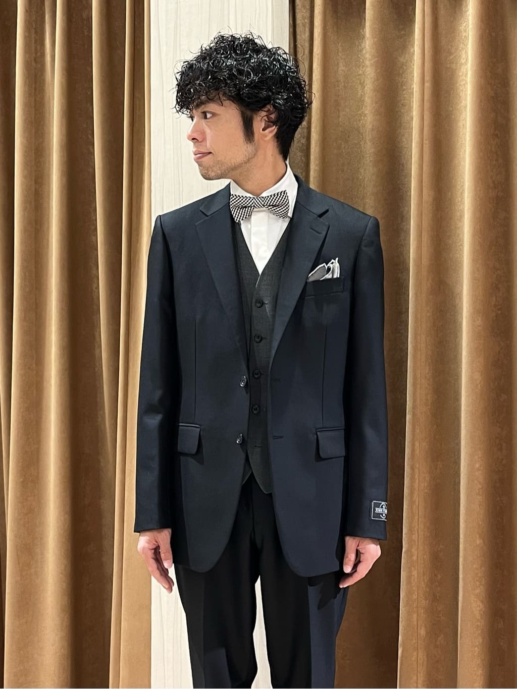 URAさんの「TAKEO KIKUCHI｜【Three by Three】シャイニーシャークピンヘッド ベスト / 3ピース対応」を使ったコーディネート