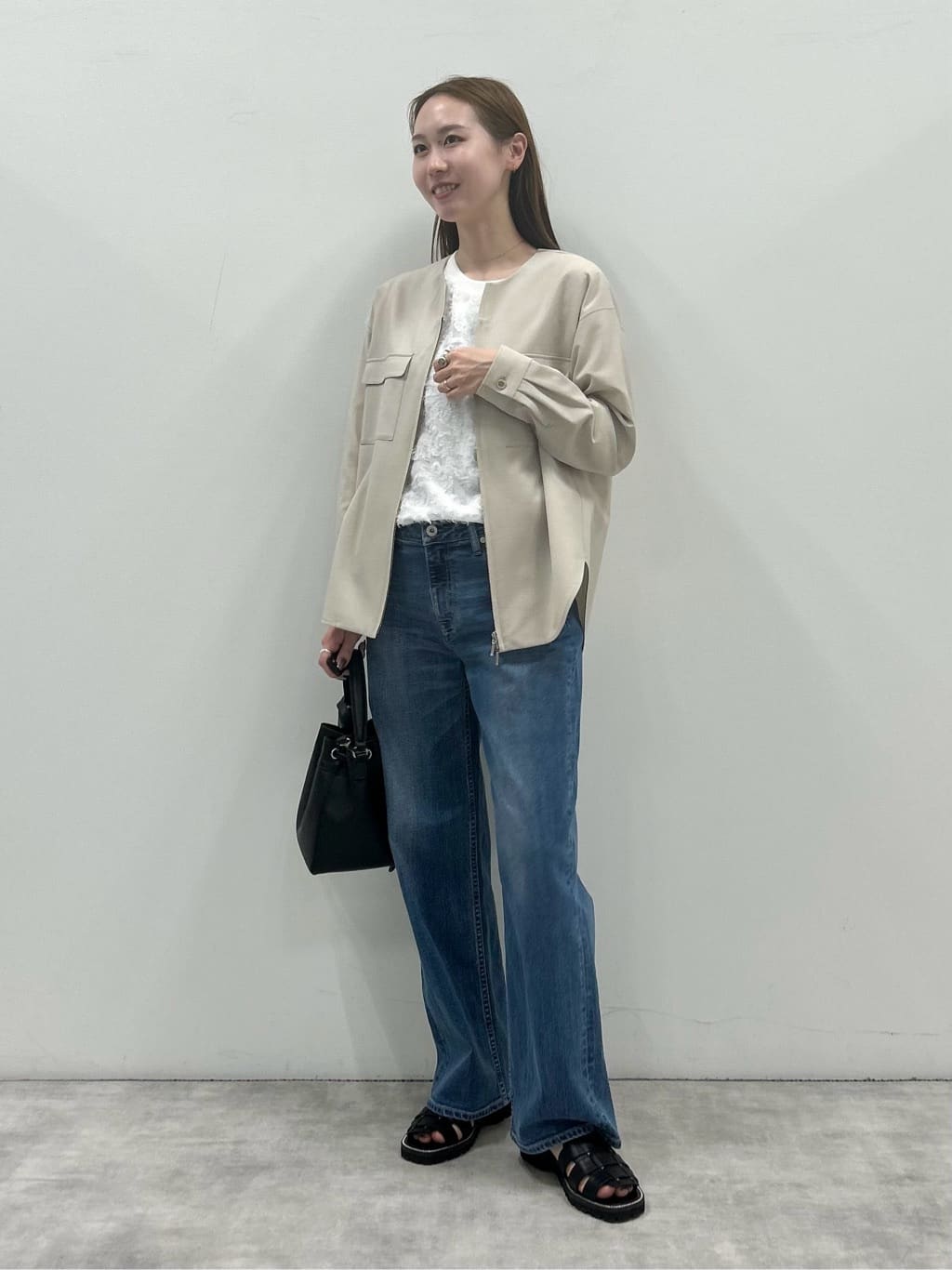 mitsukiさんの「INDIVI｜【褒められデニム】ワイドストレート デニムパンツ」を使ったコーディネート