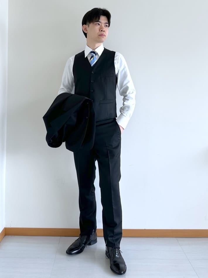 イッシーさんの「TAKEO KIKUCHI｜【冠婚葬祭】無地 サージスーツ/3ピース対応可」を使ったコーディネート