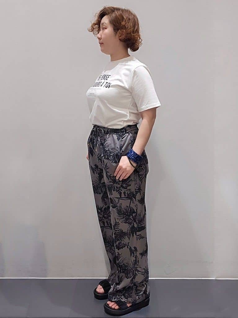 ゆきをさんの「OPAQUE.CLIP｜◆アソートロゴTシャツ【洗濯機洗い可】」を使ったコーディネート