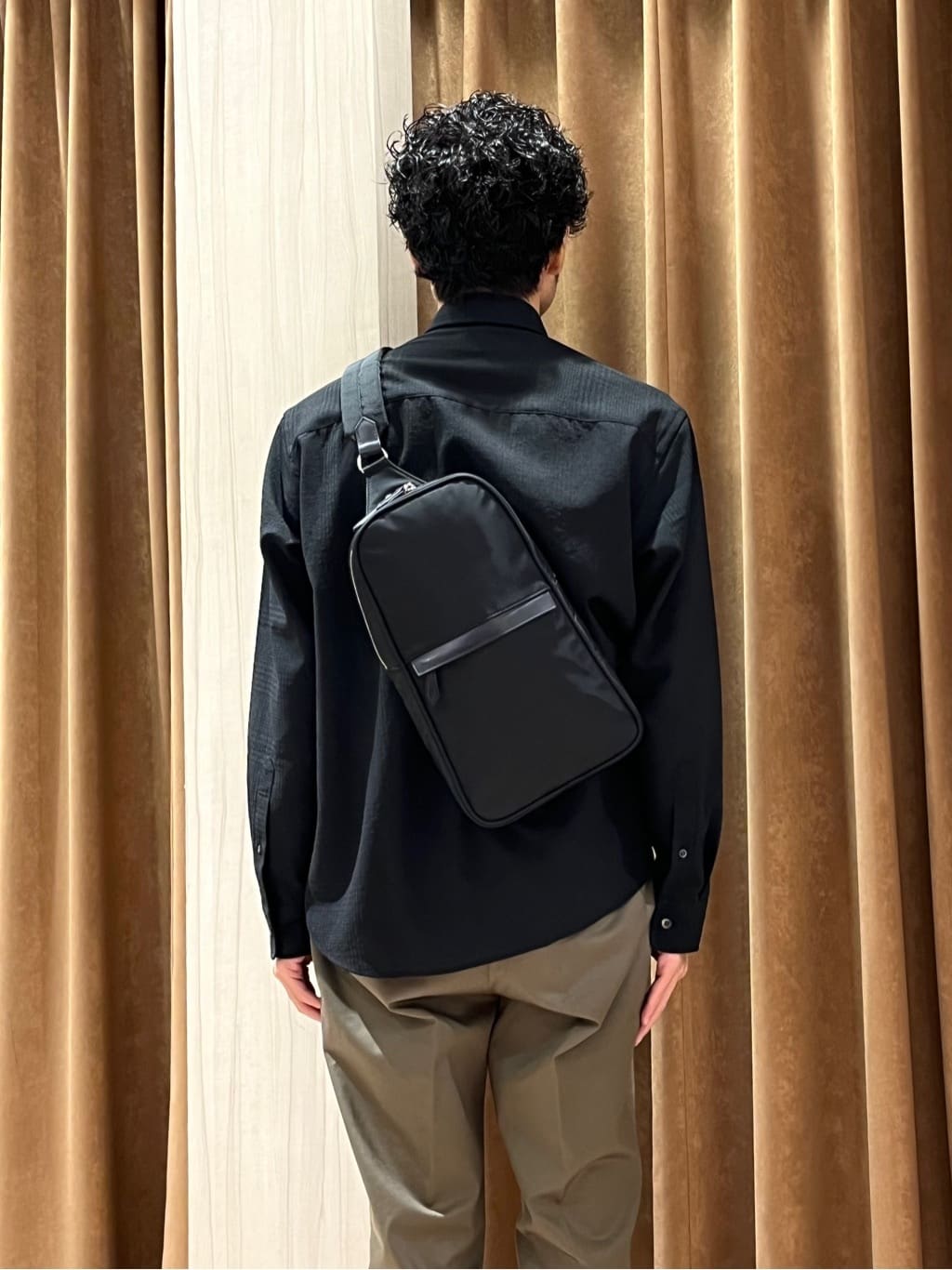 URAさんの「TAKEO KIKUCHI｜【オフィスカジュアル対応】ドレス チノパンツ」を使ったコーディネート