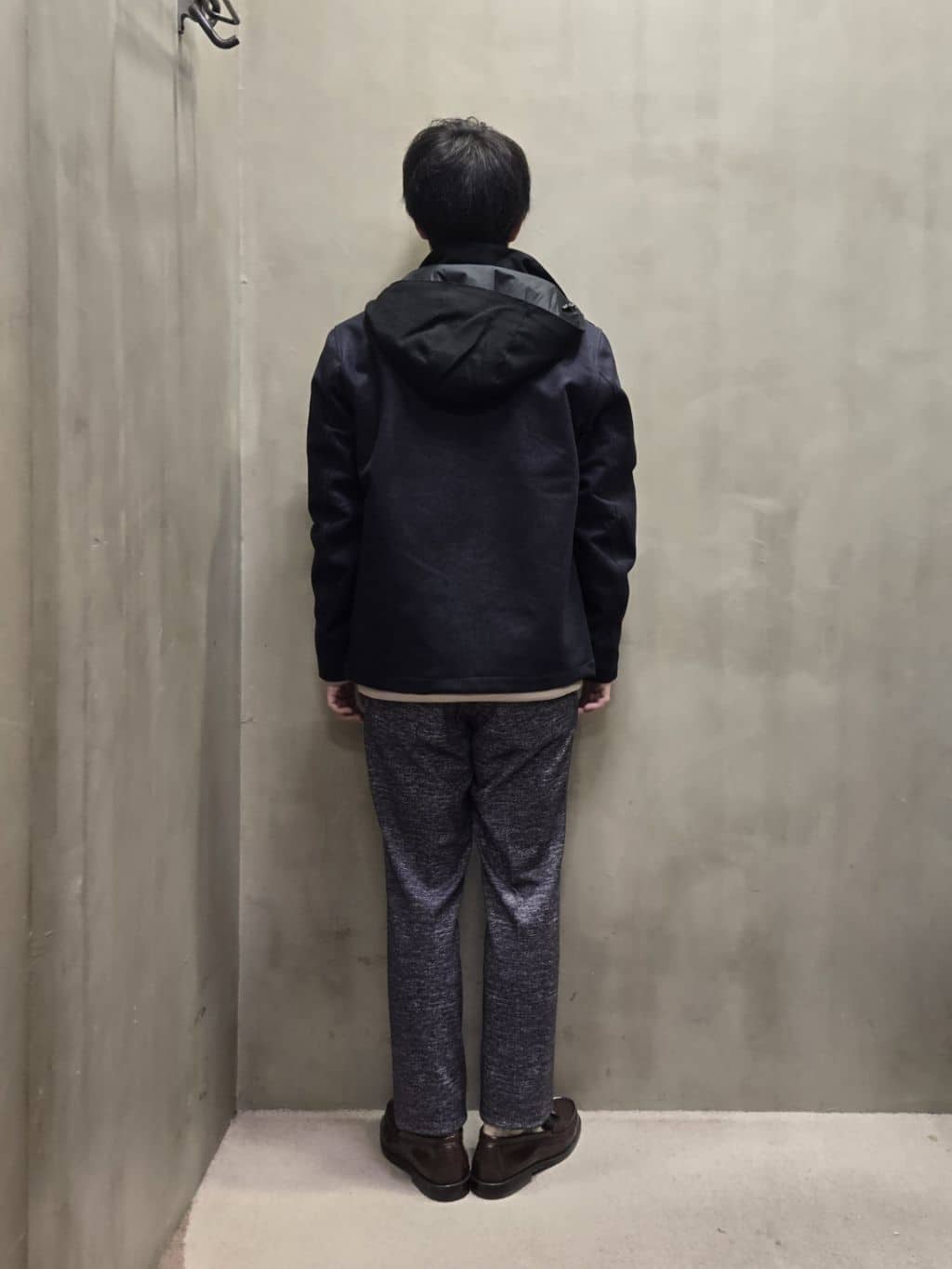 白木駆さんの「TAKEO KIKUCHI｜【ONOFF対応】TRダブルニット ストレッチパンツ」を使ったコーディネート