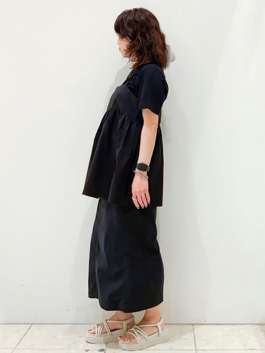 mameさんの「OPAQUE.CLIP｜オーガニックコットン混 ベイカースカート【洗濯機洗い可／ストレッチ】」を使ったコーディネート