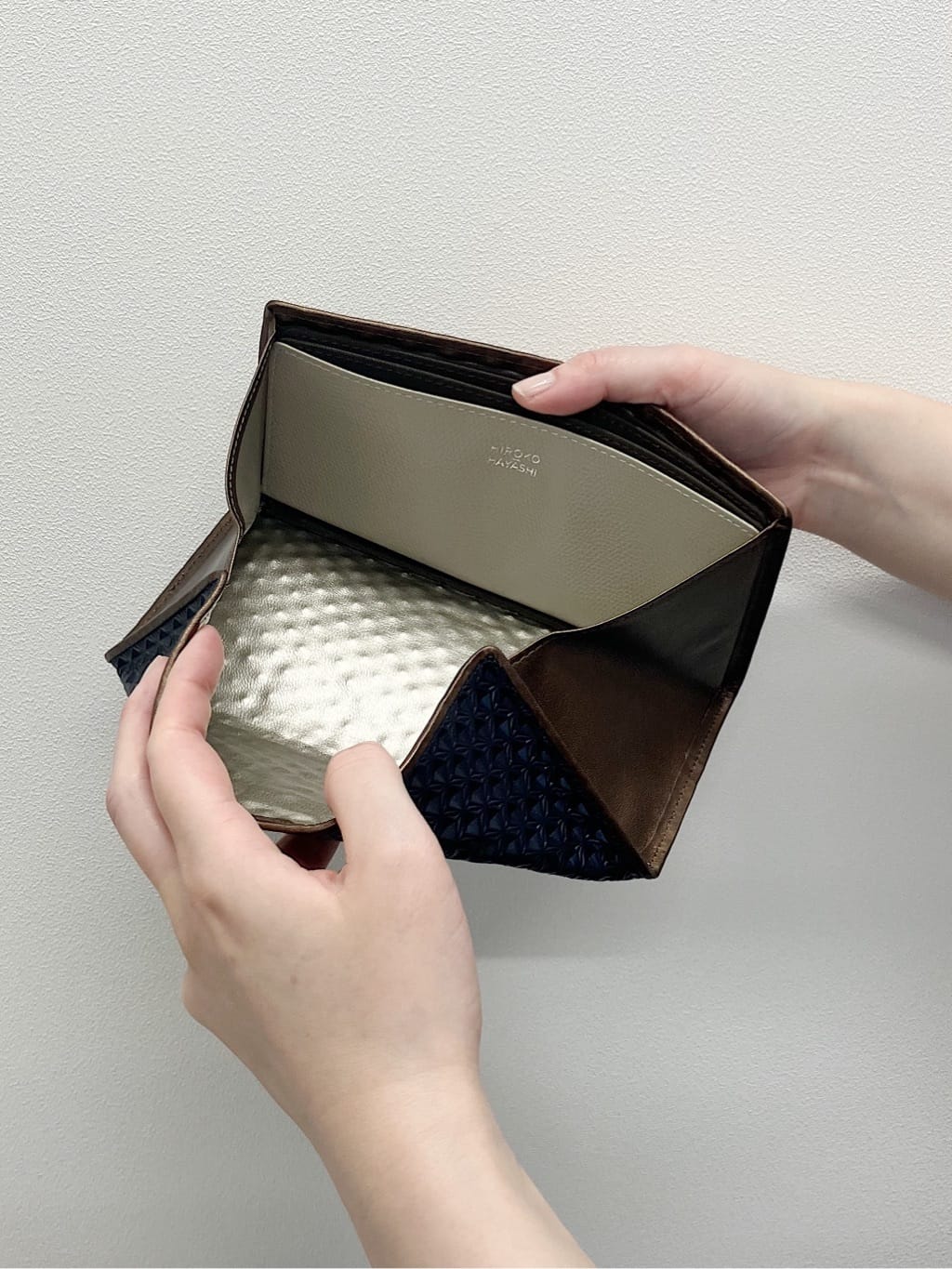 Cさんの「HIROKO HAYASHI｜CARATI（カラーティ）マルチ財布」を使ったコーディネート