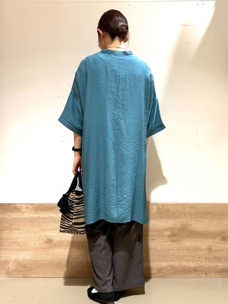 花さんの「SHOO･LA･RUE｜◆【洗える/S-LL/ひんやり】ゆったりチュニックワンピース」を使ったコーディネート