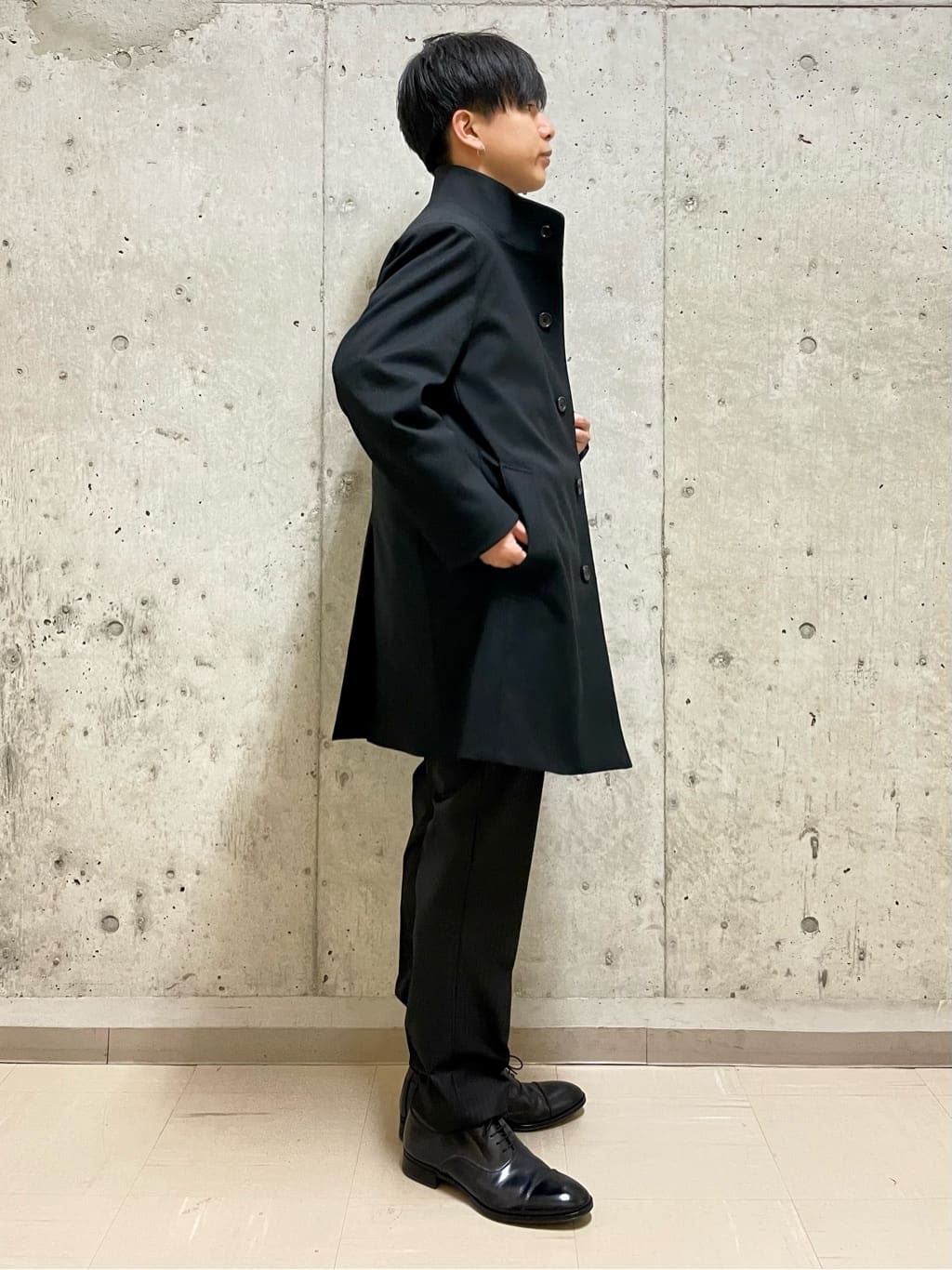 すずきさんの「TAKEO KIKUCHI｜【ナローモデル】シャイニー ヘリンボン ストライプ スーツ/3ピース対応可」を使ったコーディネート