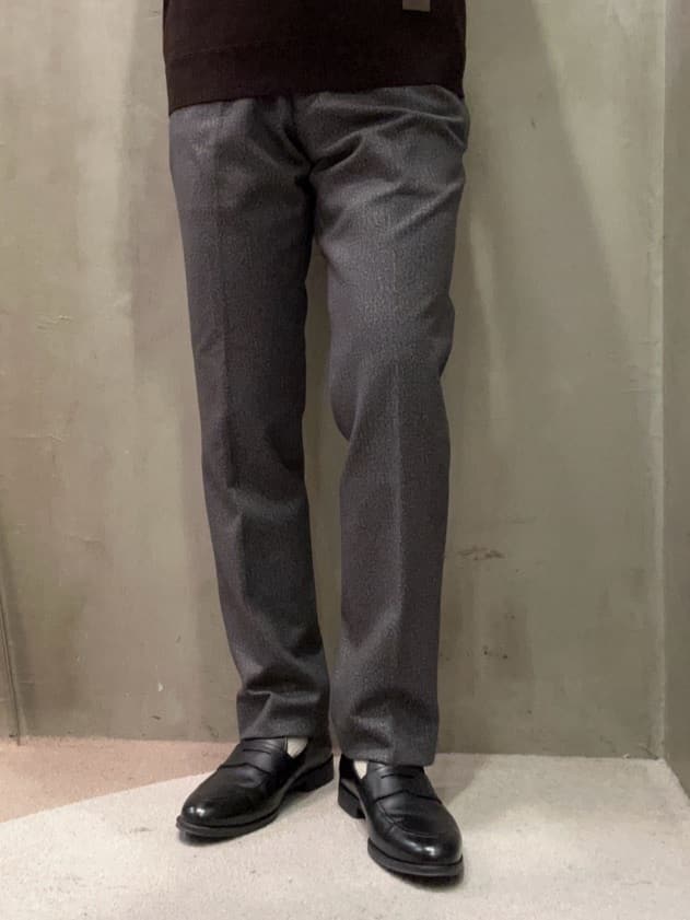 コウノ モトヤさんの「TAKEO KIKUCHI｜【DOWN FABRIC】ダウンファブリック ドレスパンツ / セットアップ対応」を使ったコーディネート
