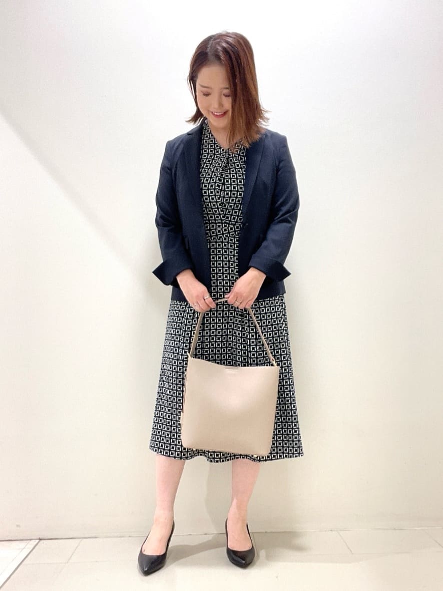 YUIさんの「UNTITLED｜【洗える通勤スーツ】レジェールギャバ ストレッチテーラードジャケット」を使ったコーディネート