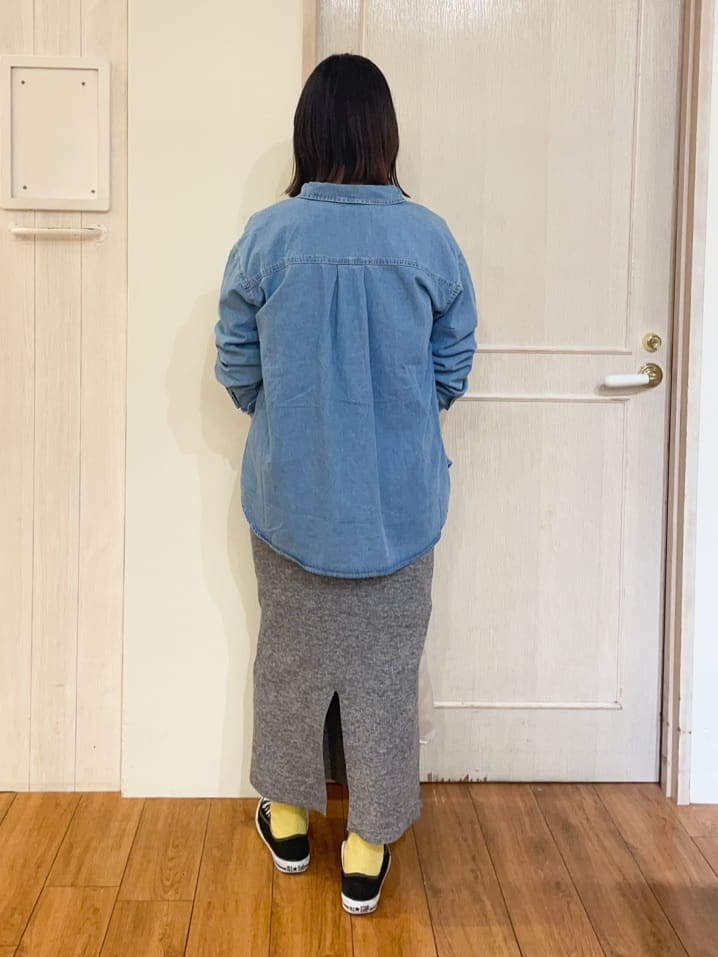 kumaさんの「SHOO･LA･RUE｜◆【洗える/S-LL】大人のこなれコーデに やわらかデニムシャツ」を使ったコーディネート