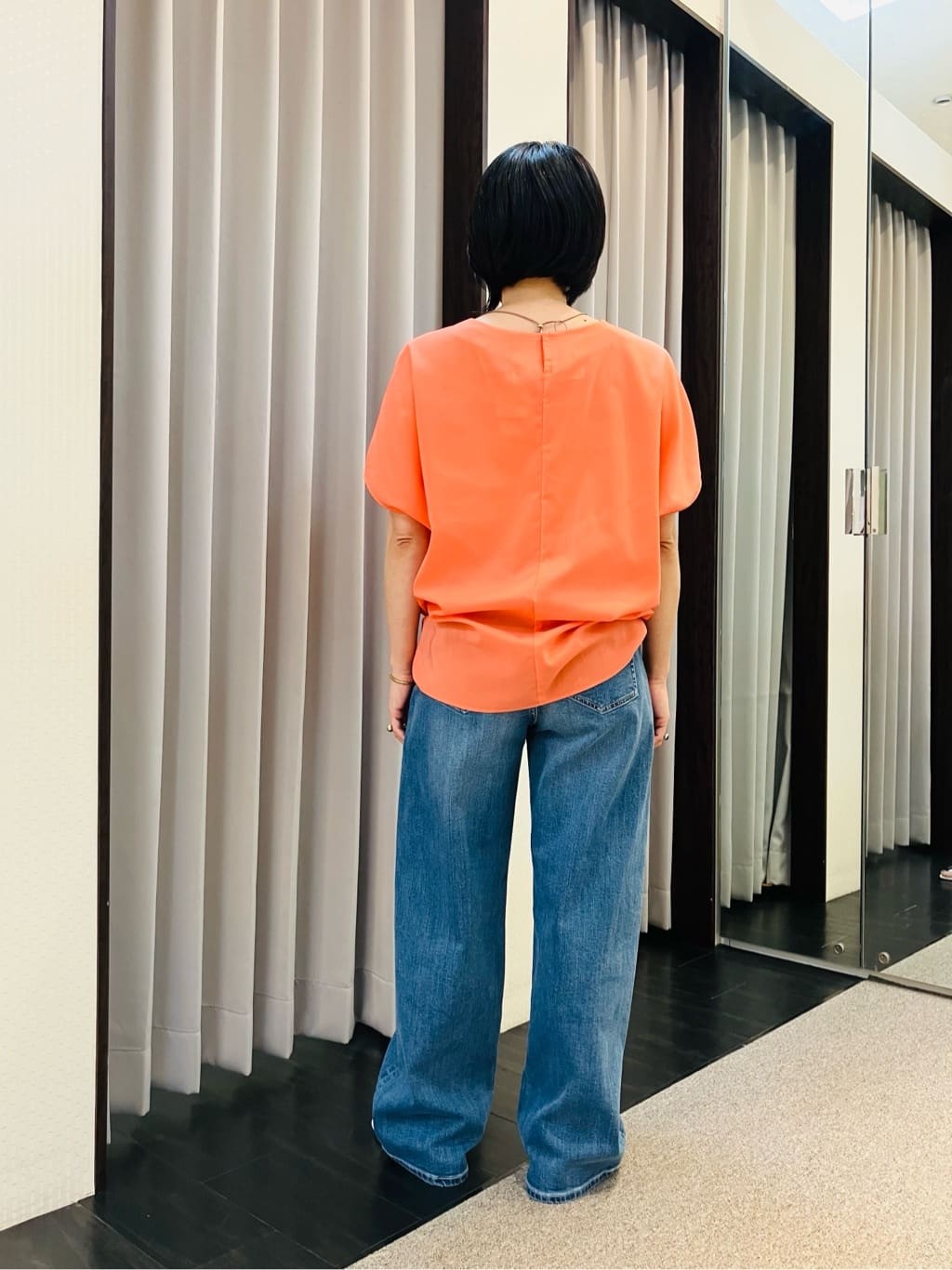 AYAさんの「INDIVI｜【60cm四方】スクエアスカーフ」を使ったコーディネート