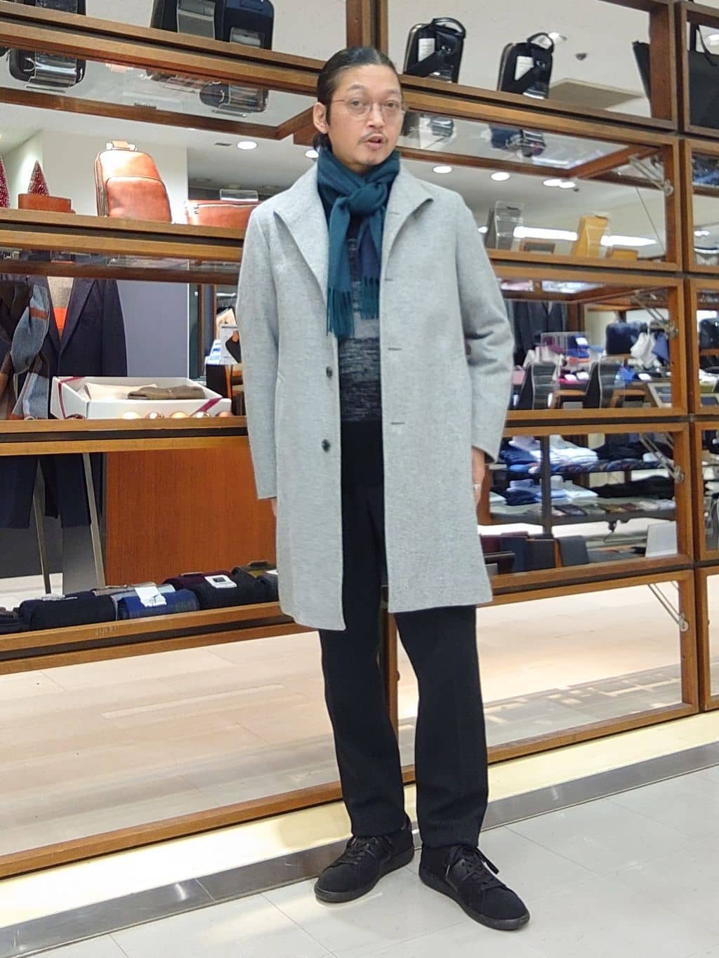 かしげるさんの「TAKEO KIKUCHI｜【ウールカシミヤブレンド】ビーバー調 スタンドカラー コート」を使ったコーディネート