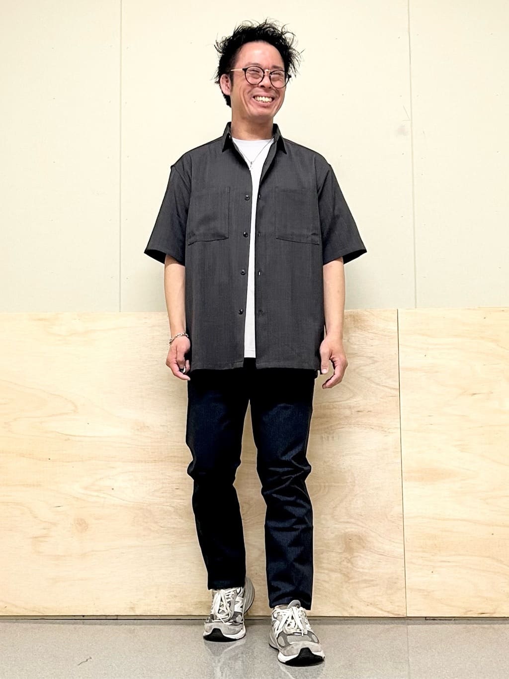 KENJI Iさんの「THE SHOP TK｜【オールシーズン穿ける！】7DAYSストレッチへリンボンパンツ　ON&hArr;OFF兼用」を使ったコーディネート