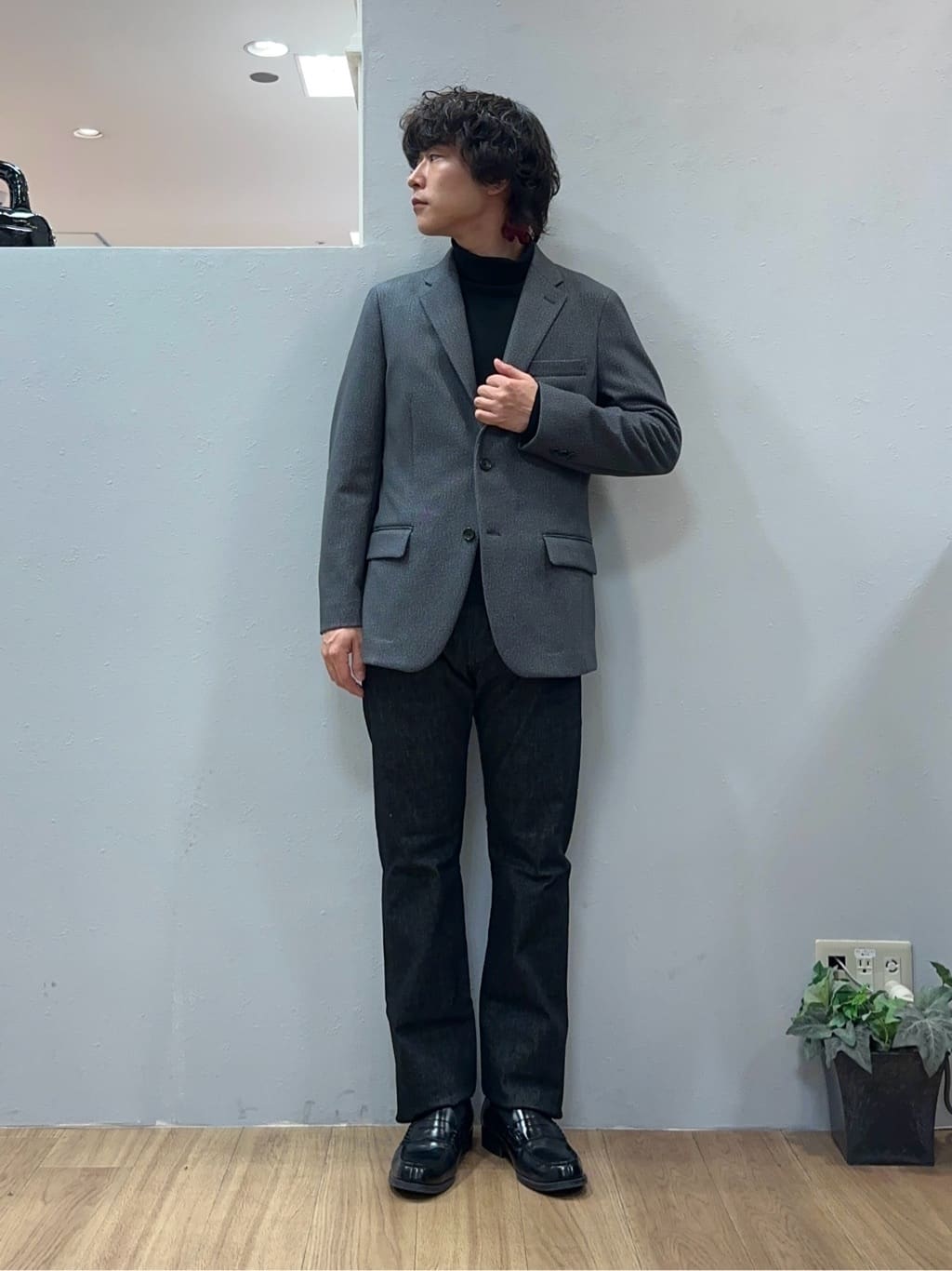 Uさんの「TAKEO KIKUCHI｜【モンスターストレッチ】日本製 ワンウォッシュ デニムパンツ」を使ったコーディネート
