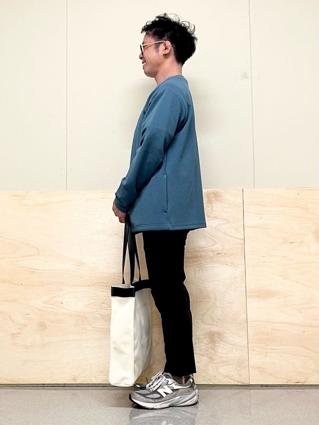 KENJI Iさんの「THE SHOP TK｜【オールシーズン穿ける！】7DAYSストレッチへリンボンパンツ　ON&hArr;OFF兼用」を使ったコーディネート