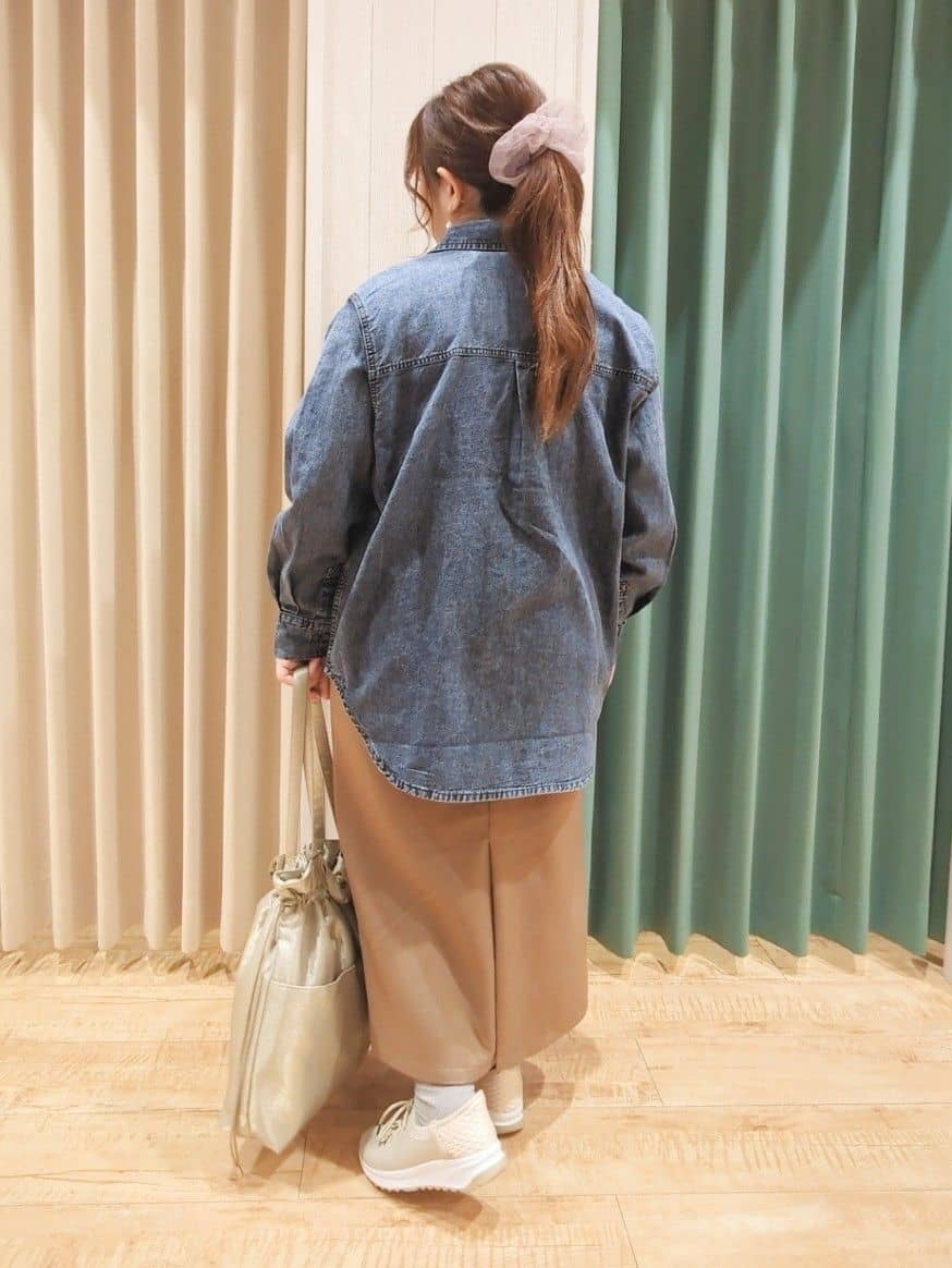 タガさんの「SHOO･LA･RUE｜◆【S-LL】ロゴの立体感が魅力 ブラシ刺繍ロンT」を使ったコーディネート
