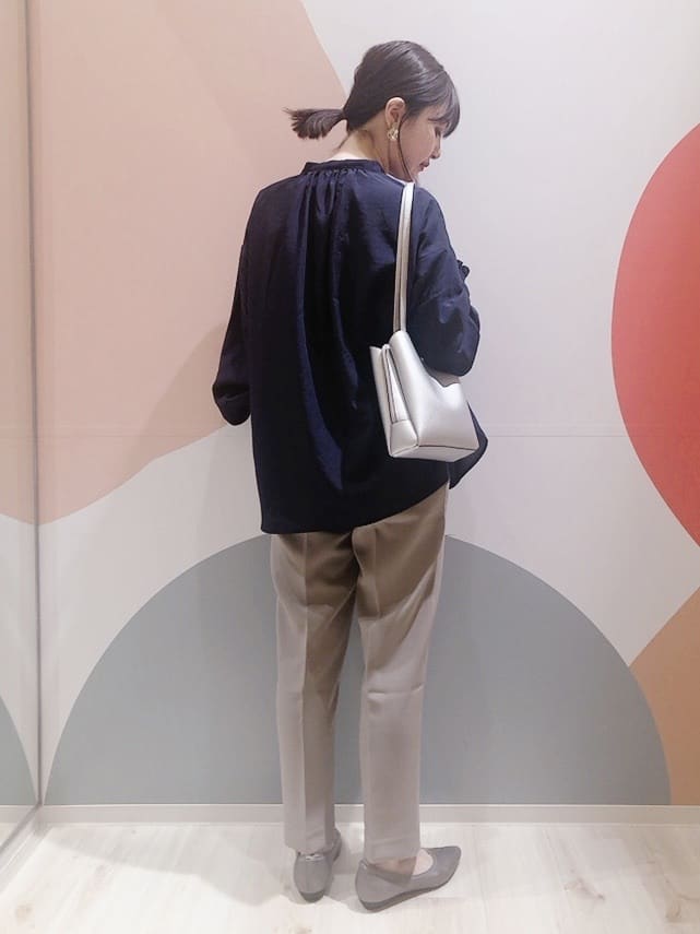 長女さんの「SHOO･LA･RUE｜◆【SS-3L/洗える/通勤・セレモニーにも】しなやかな身のこなしが叶う ストレッチテーパードパンツ」を使ったコーディネート