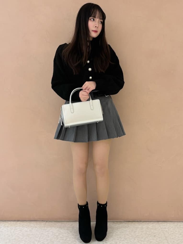 HUANG WEI HSUANさんの「ESPERANZA｜ニットパール調ショートブーツ」を使ったコーディネート