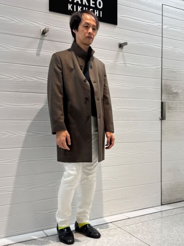 井出恭輔さんの「TAKEO KIKUCHI｜【ウールカシミヤブレンド】ビーバー調 スタンドカラー コート」を使ったコーディネート