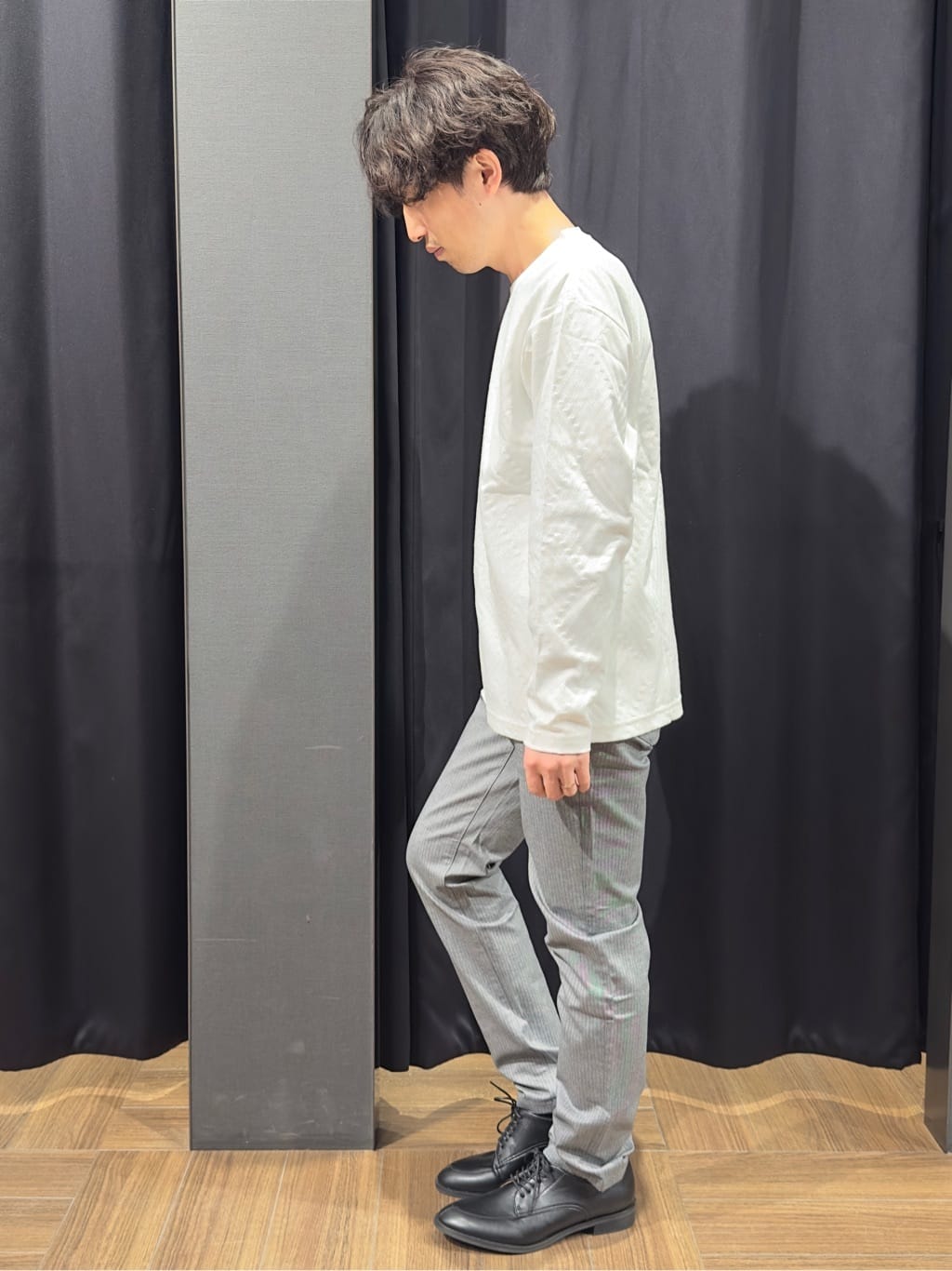tomoyaさんの「THE SHOP TK｜【オールシーズン穿ける！】7DAYSストレッチへリンボンパンツ　ON&hArr;OFF兼用」を使ったコーディネート