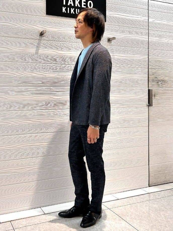 井出恭輔さんの「TAKEO KIKUCHI｜【尾州織】リネンブレンド メッシュパンツ」を使ったコーディネート