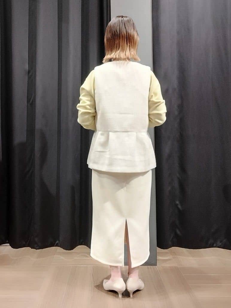 naoさんの「THE SHOP TK｜◆【ONOFF活躍/セレモニー/通勤】レザー調タイトスカート/洗える」を使ったコーディネート