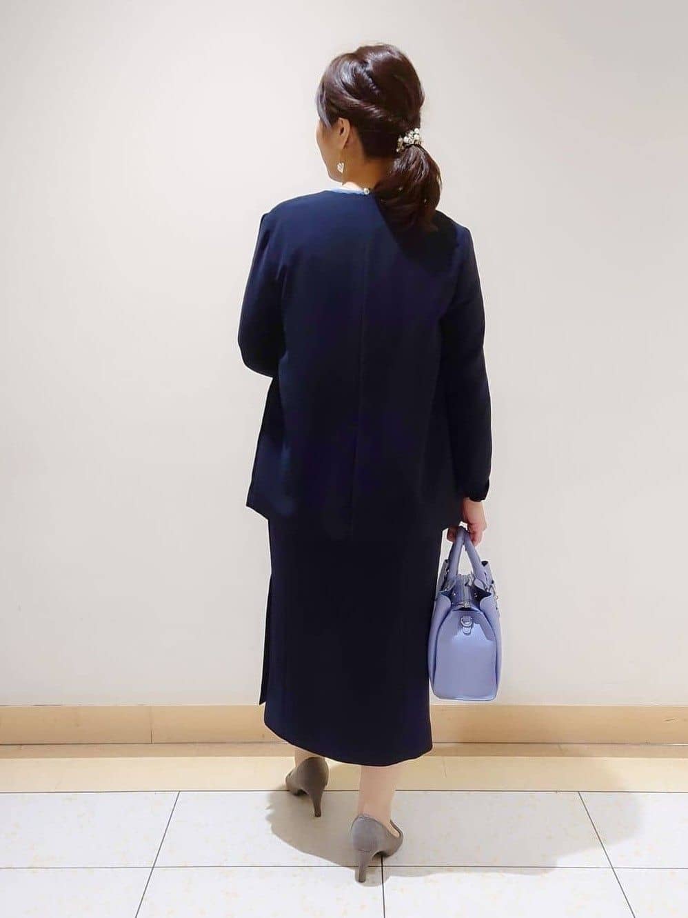TOMOMIさんの「INDIVI｜【セレモニーにおすすめ！】パール調トップネックレス」を使ったコーディネート