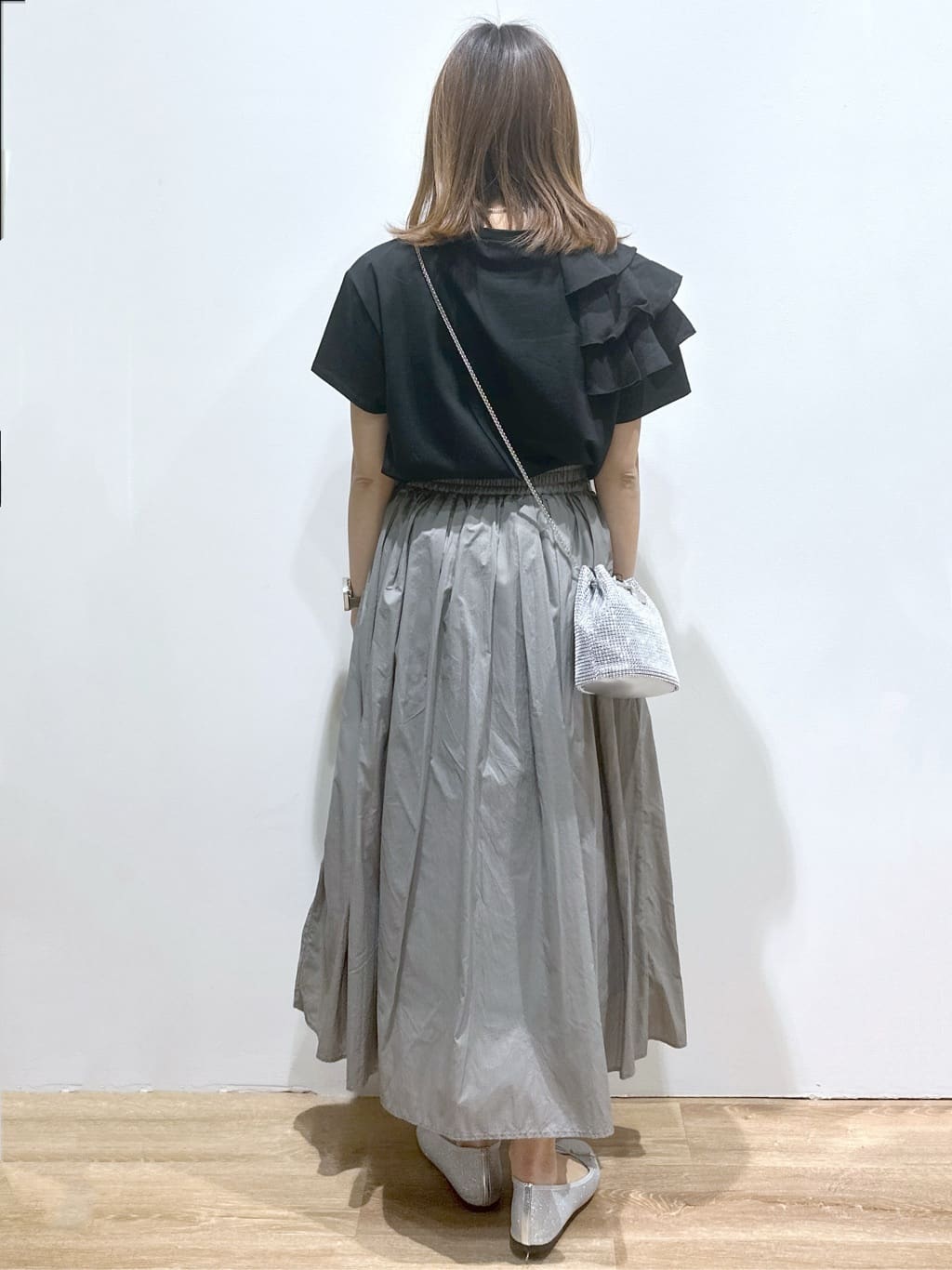 yukaさんの「OPAQUE.CLIP｜◆ショルダーフリルドッキングカットソー【UV／接触冷感／洗濯機洗い可】」を使ったコーディネート
