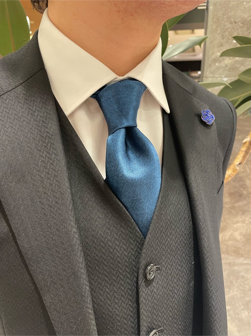 コウノ モトヤさんの「TAKEO KIKUCHI｜【Made in JAPAN】矢絣（やがすり）スーツ／スリーピース対応」を使ったコーディネート