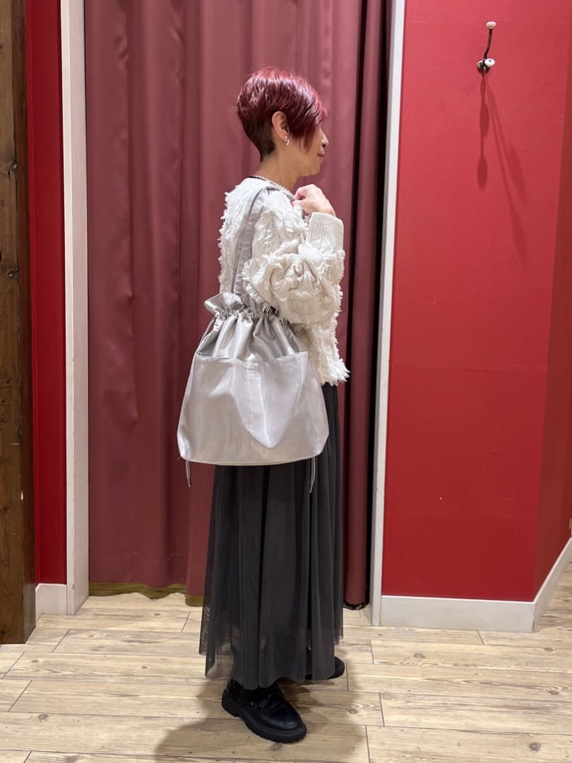 アンディさんの「SHOO･LA･RUE｜◆【S-LL】一枚で主役級。フリンジが目を惹くゆるニット」を使ったコーディネート