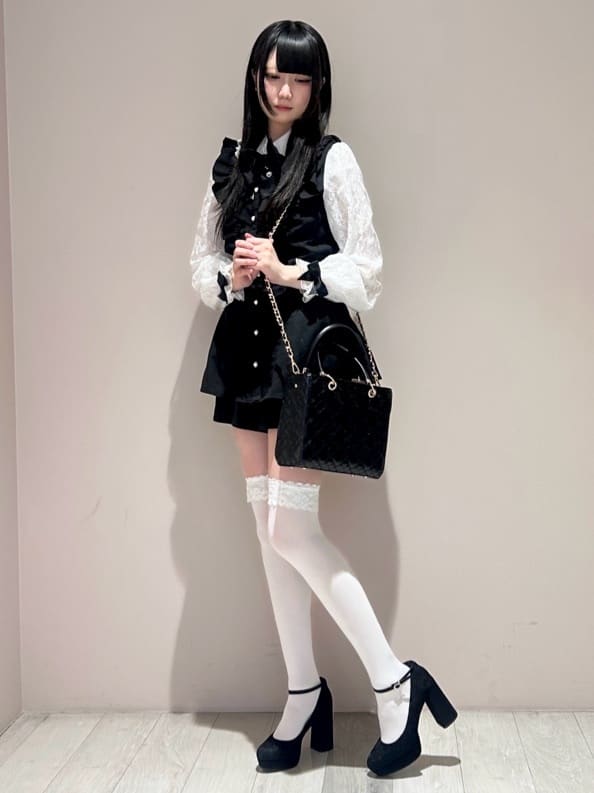 しおりんさんの「ESPERANZA｜チャンキーヒール厚底パンプス」を使ったコーディネート