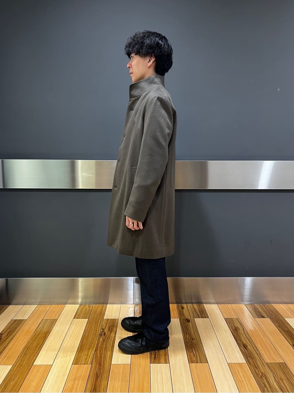 yutoさんの「TAKEO KIKUCHI｜【ウールカシミヤブレンド】ビーバー調 スタンドカラー コート」を使ったコーディネート