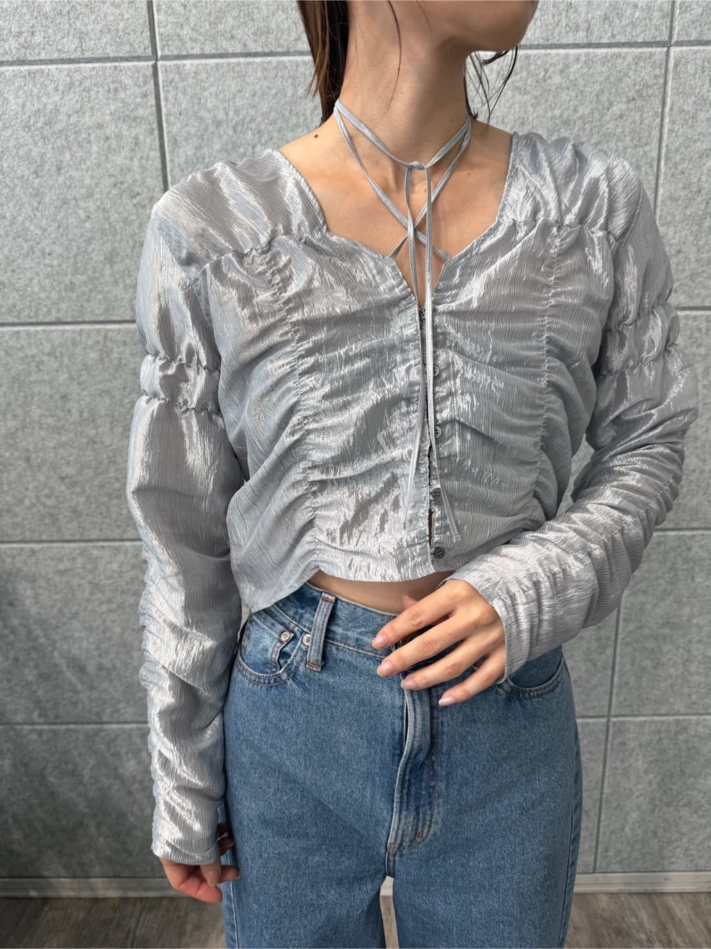 designer yukaさんの「CODE A｜gathered shiny blouse」を使ったコーディネート