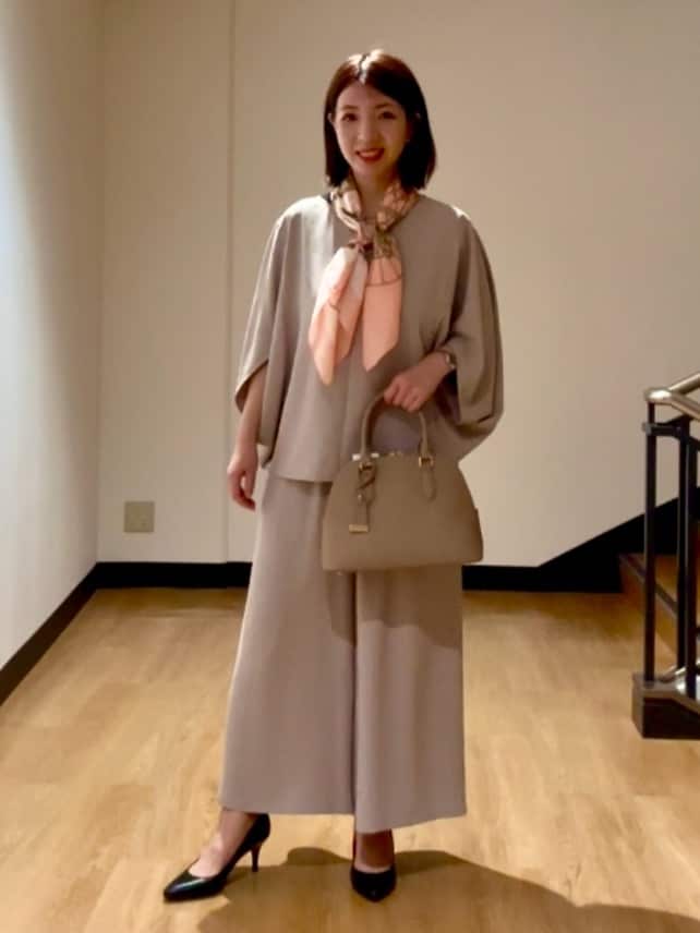 MIKIKOさんの「UNTITLED｜◆【セットアップ可/接触冷感/イージーケア/体型カバー】リラクミスト モモンガブラウス」を使ったコーディネート