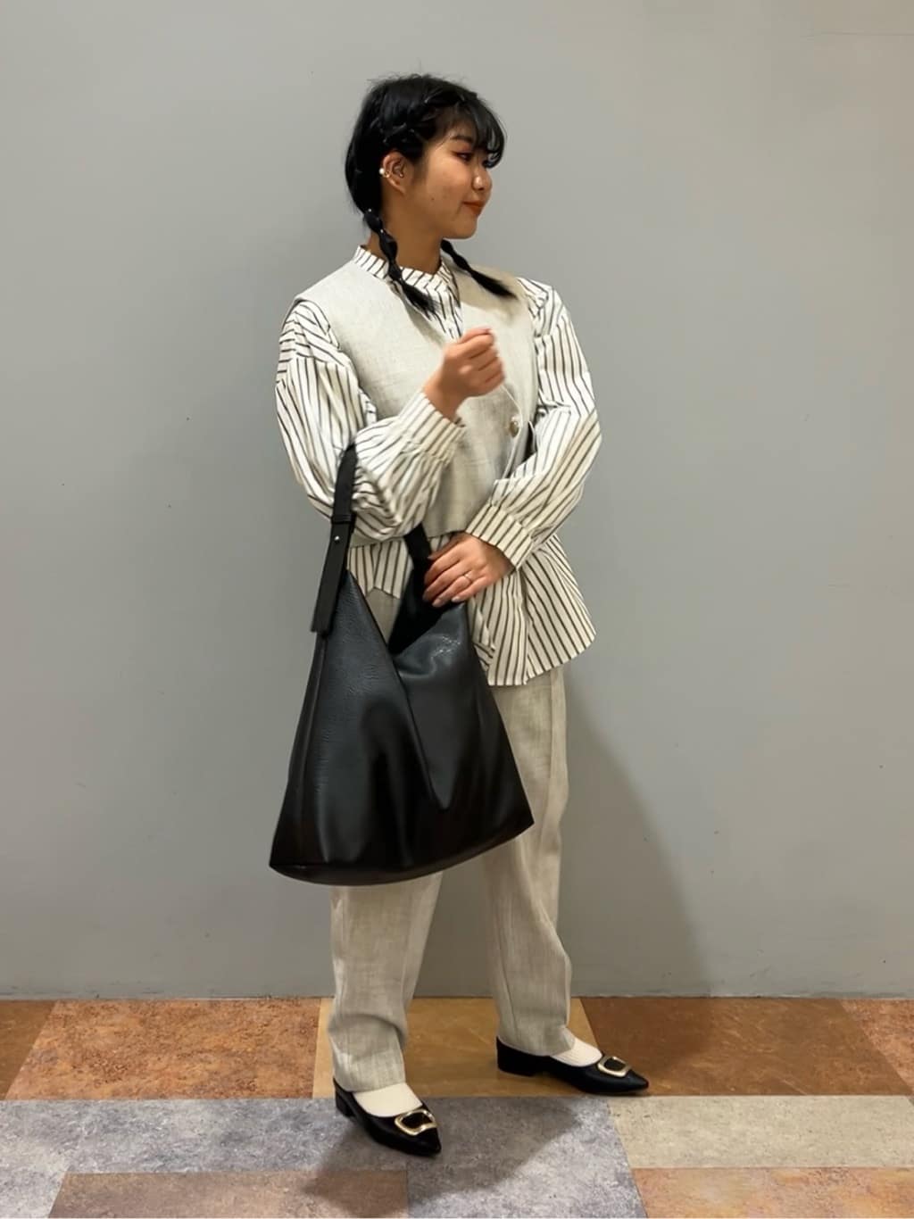 ひらのみさんの「THE SHOP TK｜◆【セットアップ可／ONOFF活躍】カルゼショートジレ／洗える」を使ったコーディネート