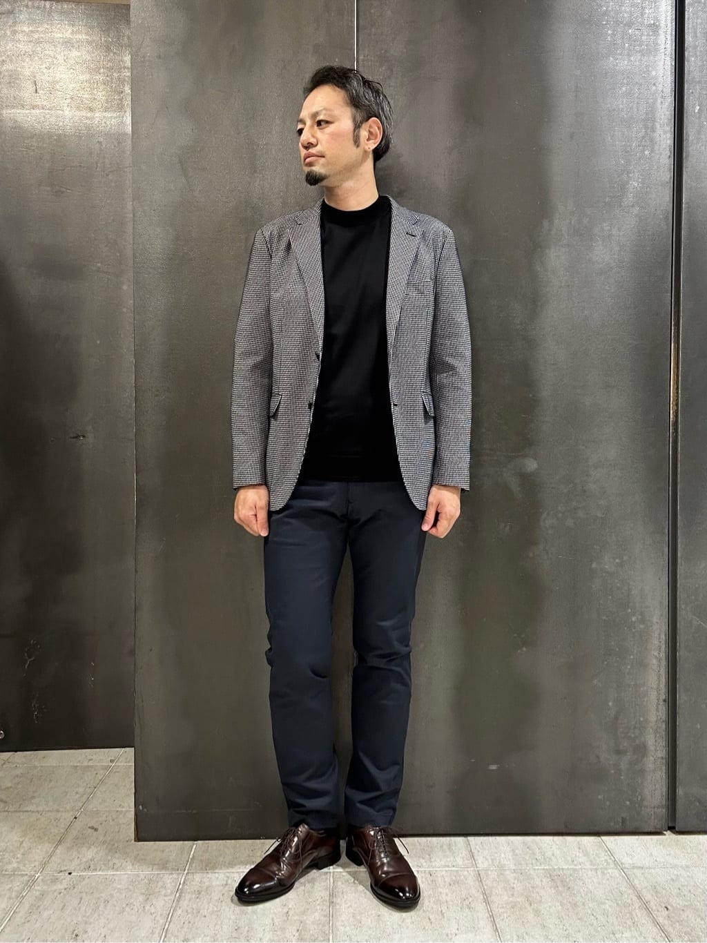 coheyさんの「TAKEO KIKUCHI｜【全7サイズ&times;8色展開！】トップマルチヘリンボン パンツ」を使ったコーディネート