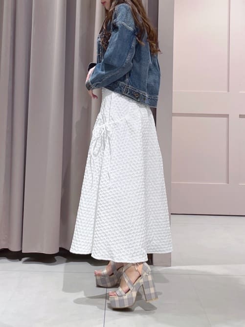 maiさんの「ESPERANZA｜【ラク盛り／サンダル】リピーター続出／脚長美脚　クロスストラップサンダル」を使ったコーディネート