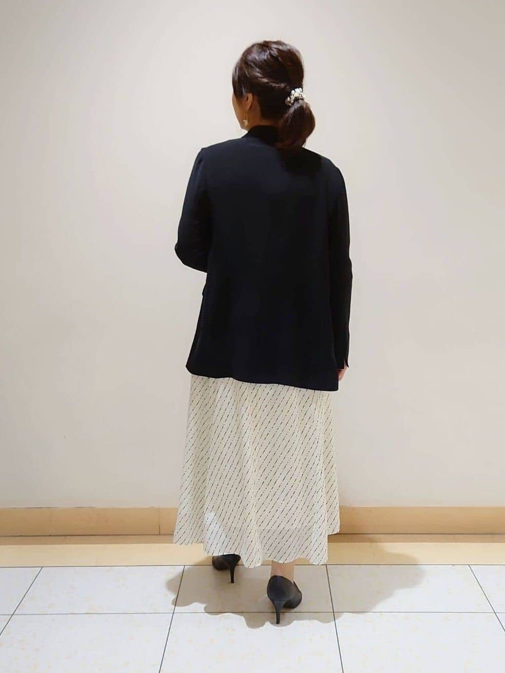 TOMOMIさんの「INDIVI｜【セレモニーにおすすめ！】パール調トップネックレス」を使ったコーディネート