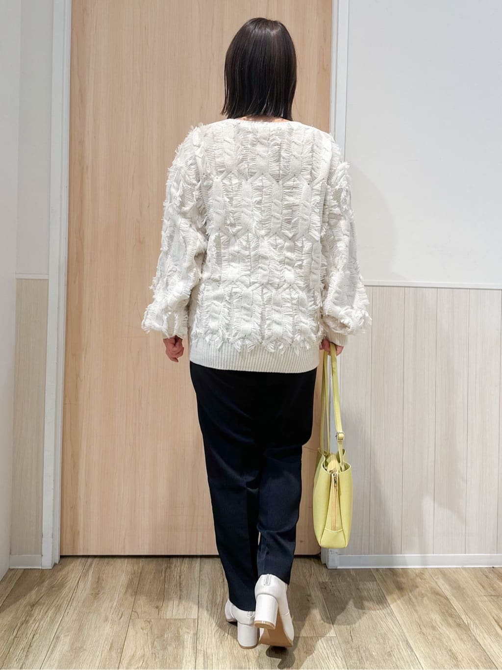 mimoさんの「SHOO･LA･RUE｜◆【S-LL】一枚で主役級。フリンジが目を惹くゆるニット」を使ったコーディネート