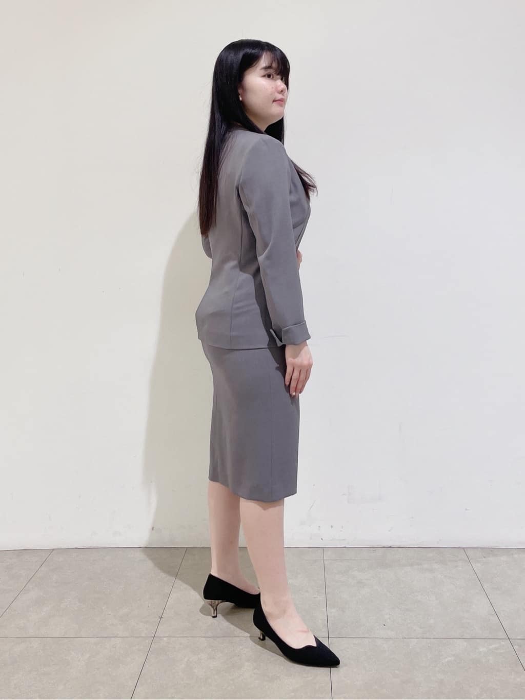 emikaさんの「INDIVI｜【定番スーツ／UVケア／洗える】ウール調ノーカラージャケット」を使ったコーディネート