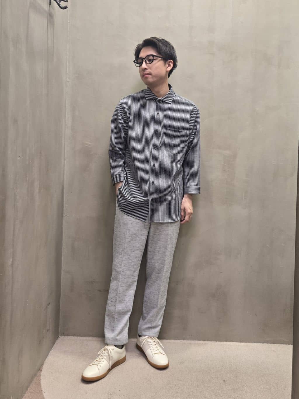 白木駆さんの「TAKEO KIKUCHI｜【尾州織】リネンブレンド メッシュパンツ」を使ったコーディネート