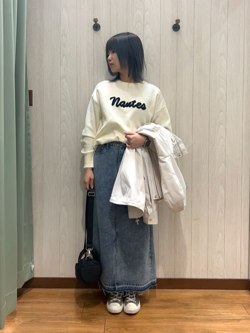 すずさんの「SHOO･LA･RUE｜◆【洗える/S-LL/ちくちくしにくい】大人のための ロゴ入りスウェットライクニット」を使ったコーディネート