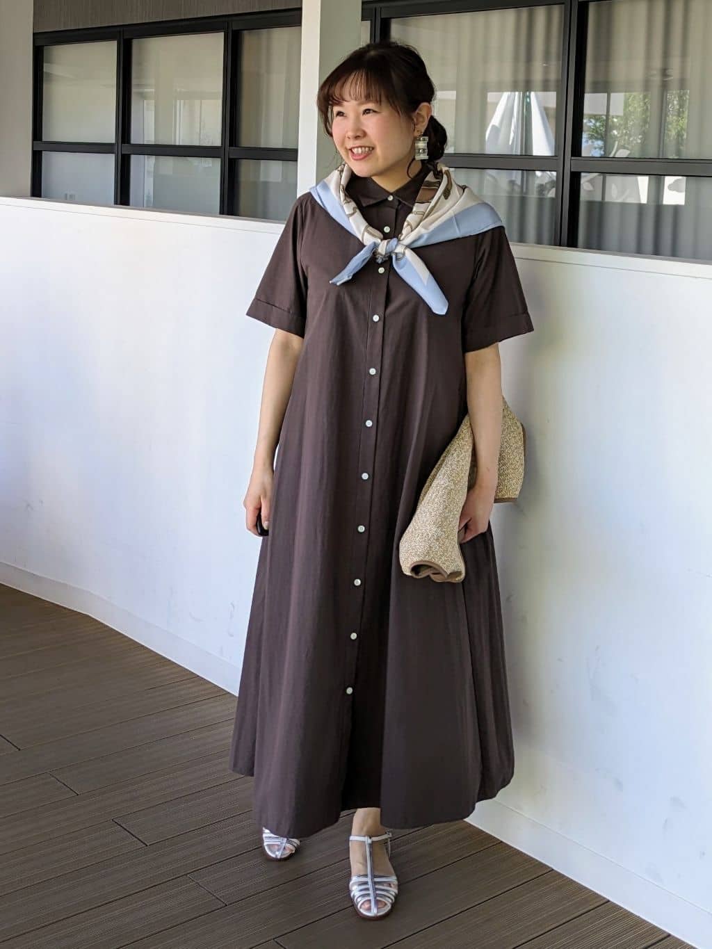 なみきさんの「UNTITLED｜【手洗い／88cm正方形】バイカラーハーネススカーフ」を使ったコーディネート