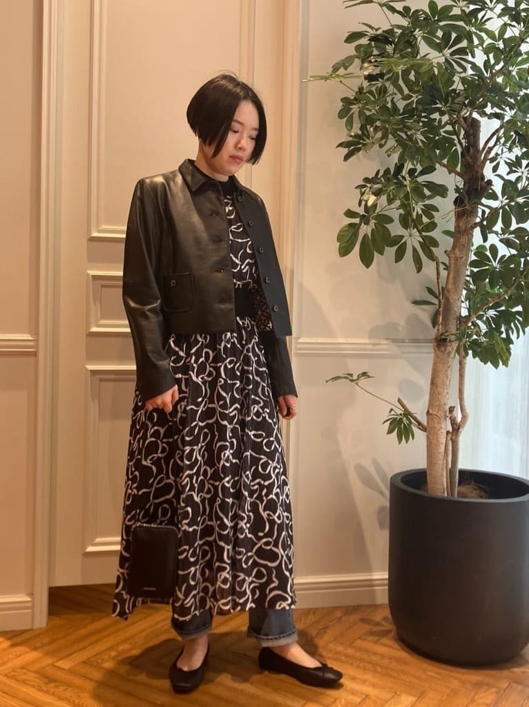 konominさんの「DRESSTERIOR｜【ウォッシャブル】テーパードコンフォートデニム」を使ったコーディネート