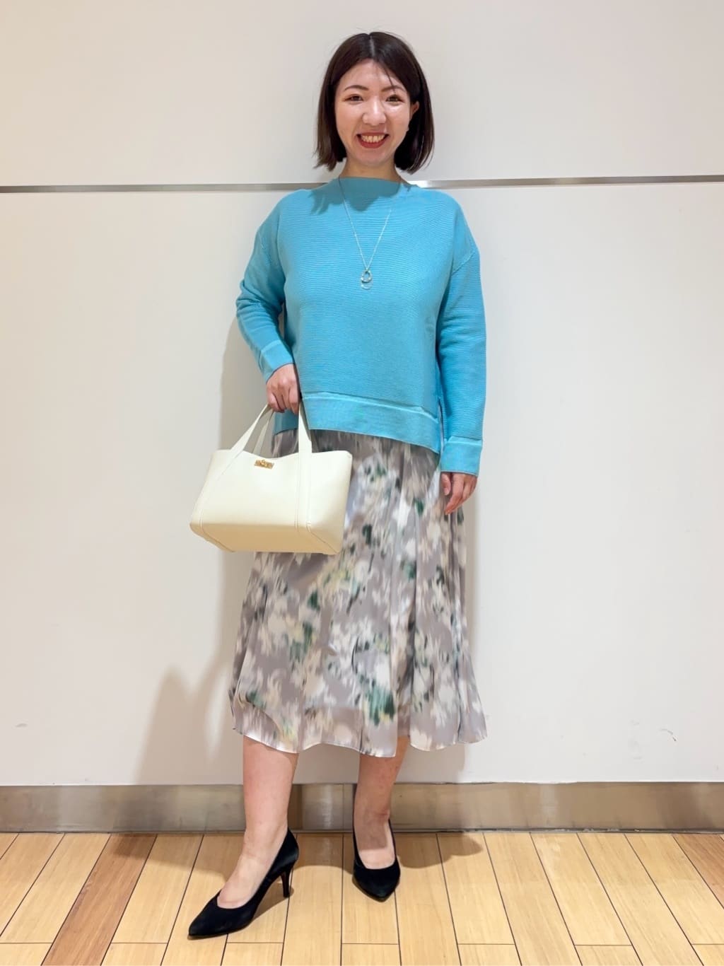 MIKIKOさんの「UNTITLED｜◆【後ろウエストゴム/花柄】ぼかしフラワー プリントスカート」を使ったコーディネート