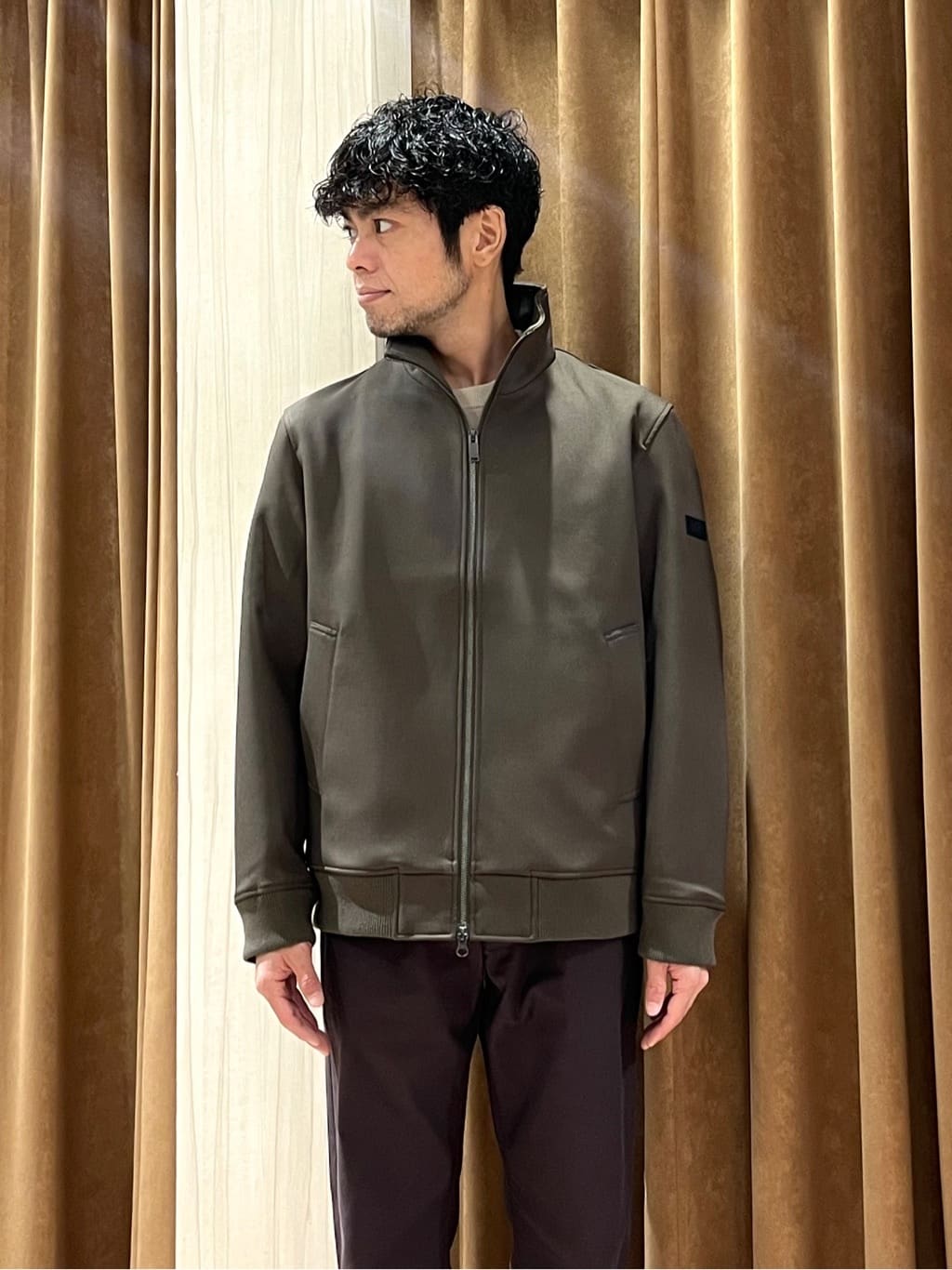 URAさんの「TAKEO KIKUCHI｜【Made in JAPAN】播州織 ストレッチ パンツ」を使ったコーディネート