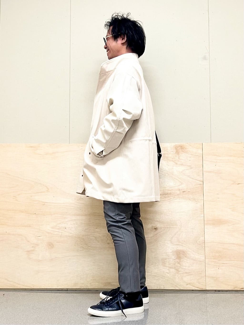 KENJI Iさんの「THE SHOP TK｜サフィアーノミニサコッシュ」を使ったコーディネート